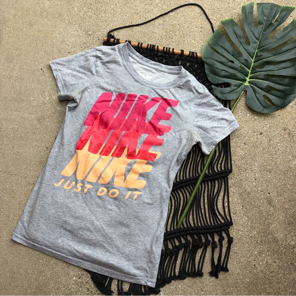 Nike T-Shirt Size Small